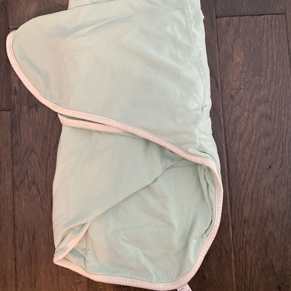 Swaddle ( amazing miracle swaddle)